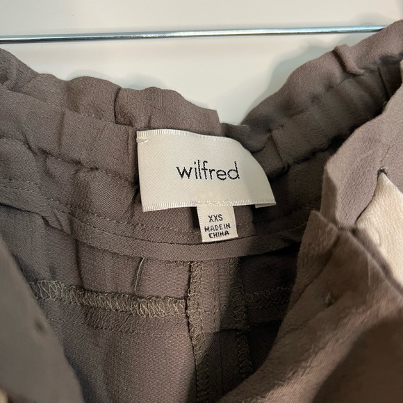 Aritzia Dress Pants - Picture 9 of 12